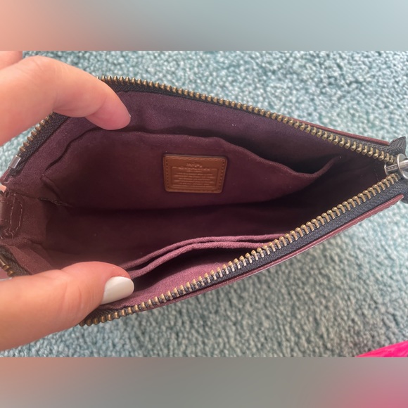 Coach Oxford patent wristlet with gunmetal chain - Picture 5 of 6